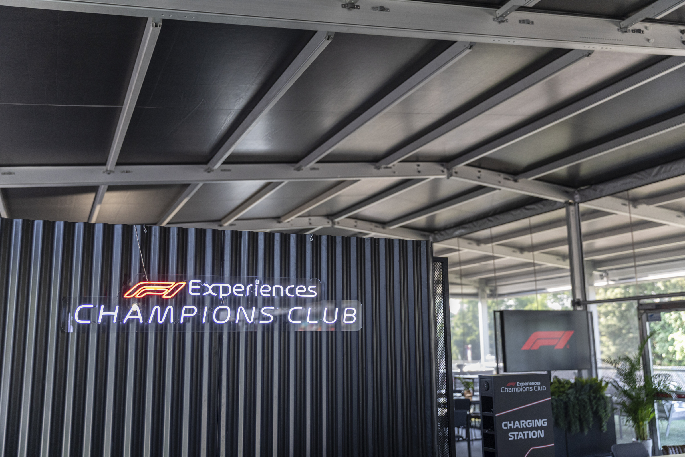 Foto di una sala del padiglione Experience Champions Club F1 del gran premio di Formula 1 di Imola, il padiglione è stato installato da Eurotend
