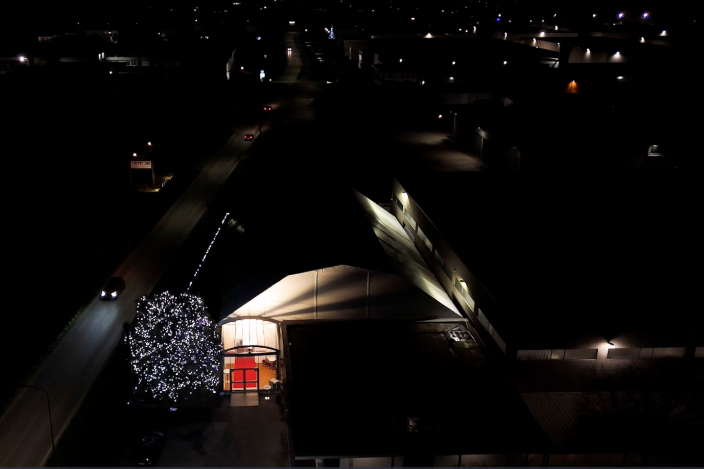 Foto dall'esterno della tendostruttura Eurotend Spa