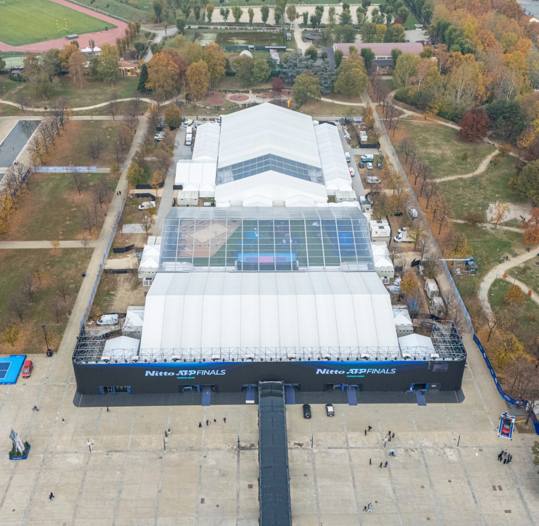 foto scattata dall'alto con un drone della tendostruttura montada da eurotend per le ATP Finals di Torino